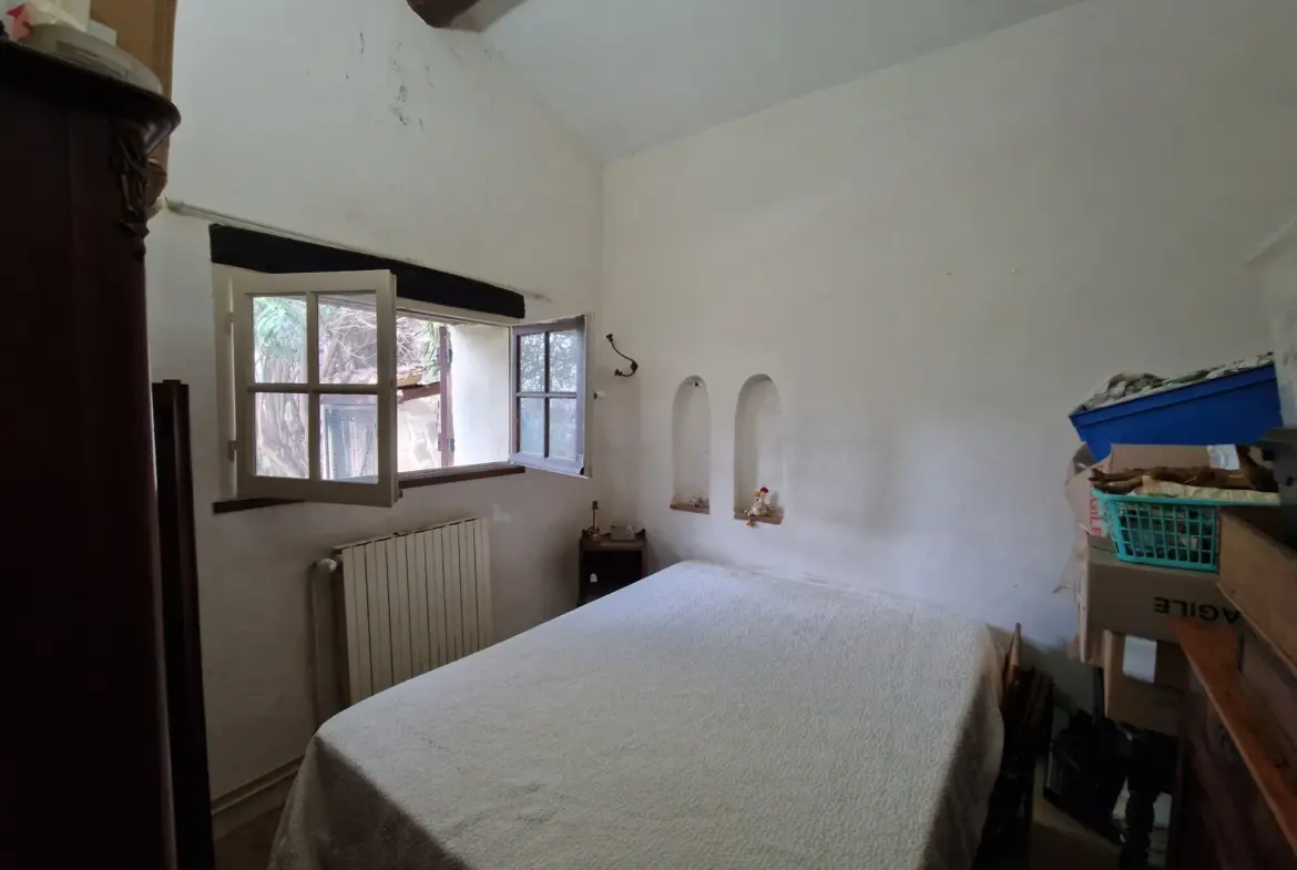 À vendre : Maison de village avec jardin à Aujargues 