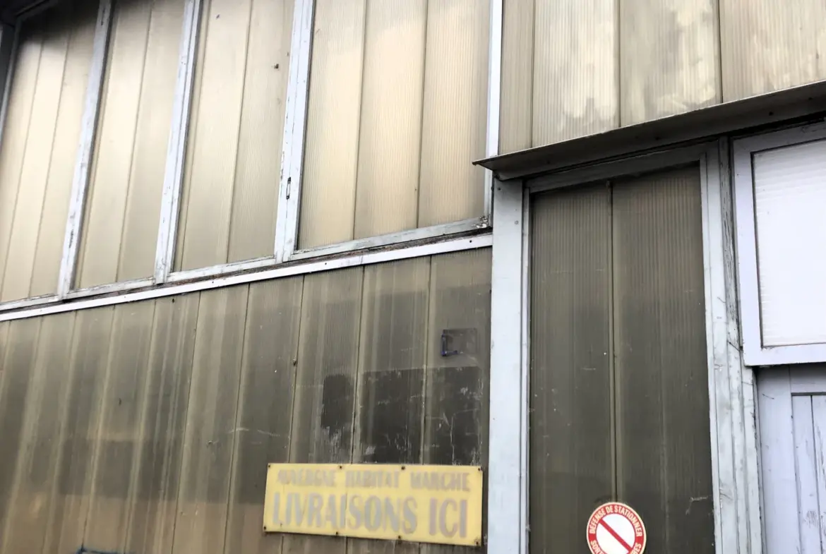 Immeuble locatif avec local commercial à Cusset 