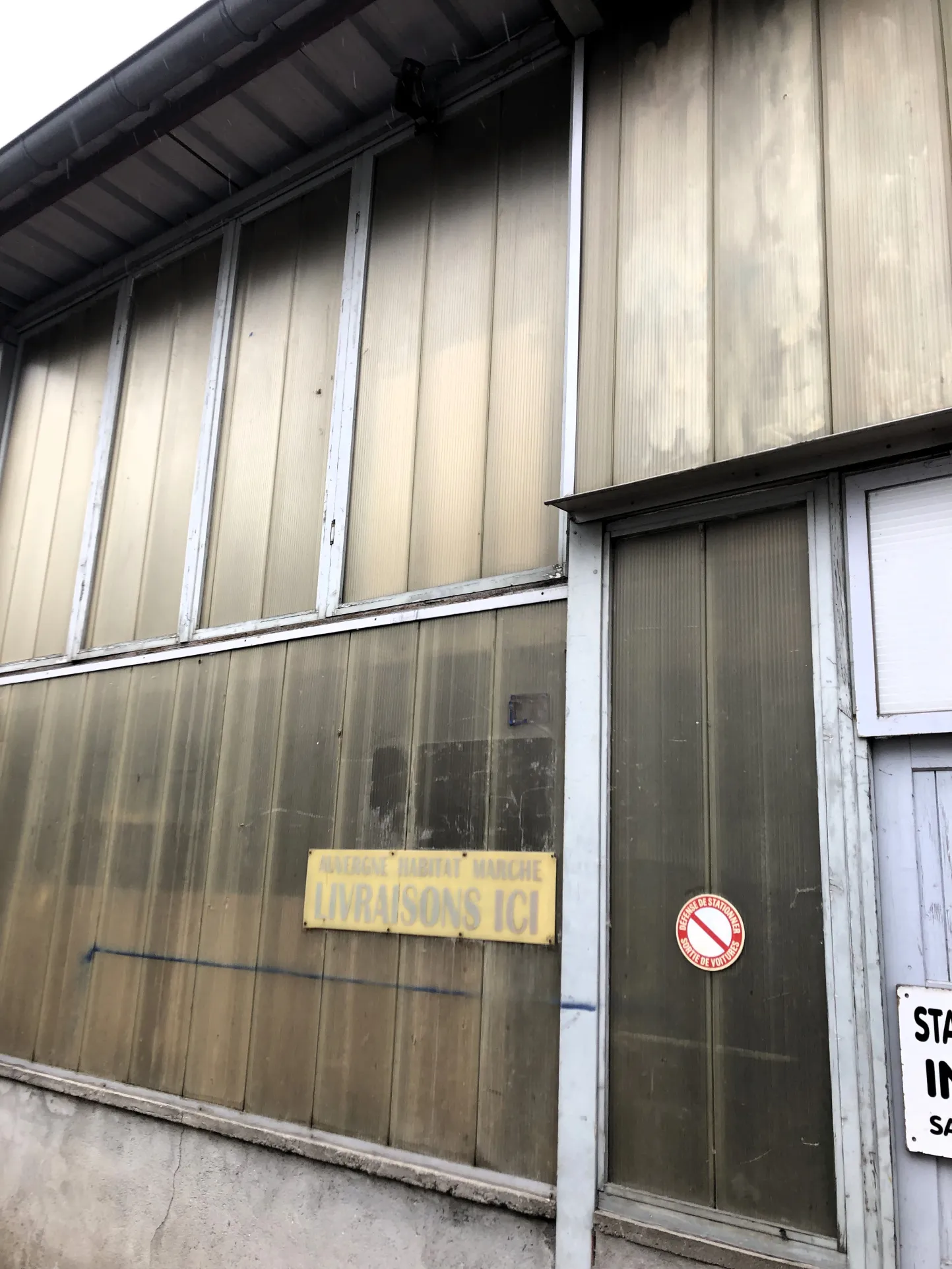 Immeuble locatif avec local commercial à Cusset 