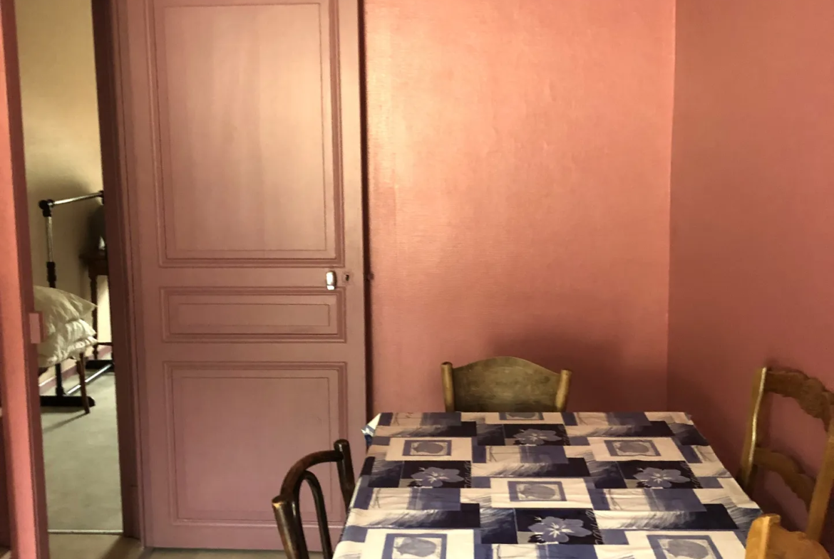 Immeuble locatif avec local commercial à Cusset 