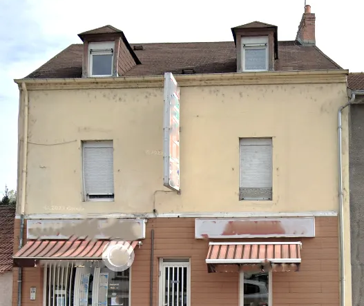 Immeuble locatif avec local commercial à Cusset