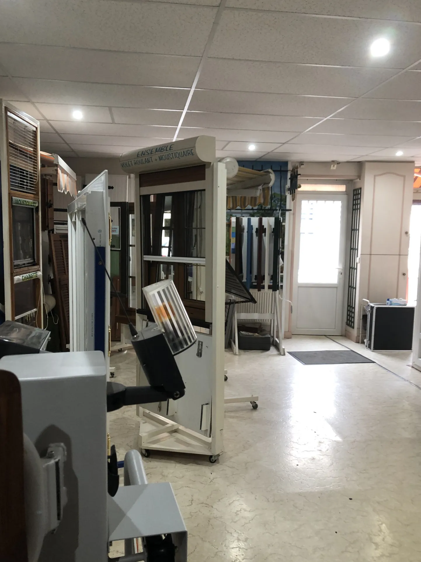 Immeuble locatif avec local commercial à Cusset 