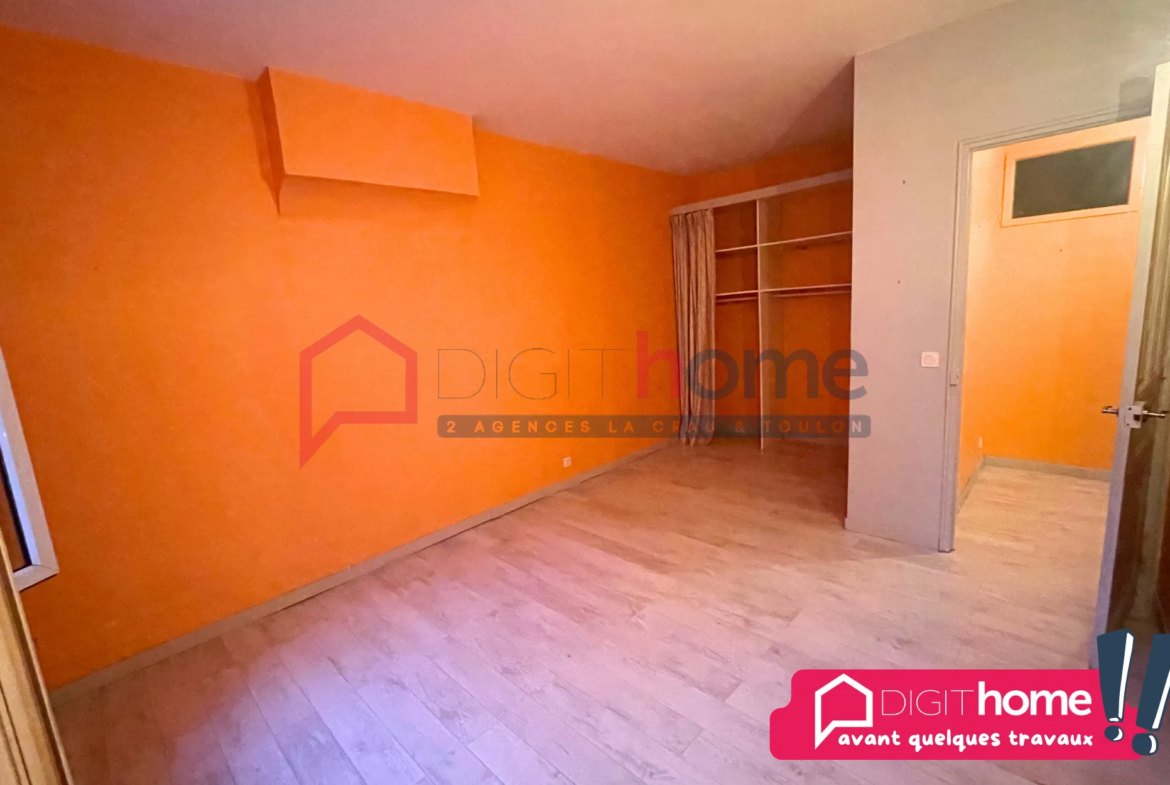 Appartement T2 à rénover à Toulon avec véranda - 80 000 € 