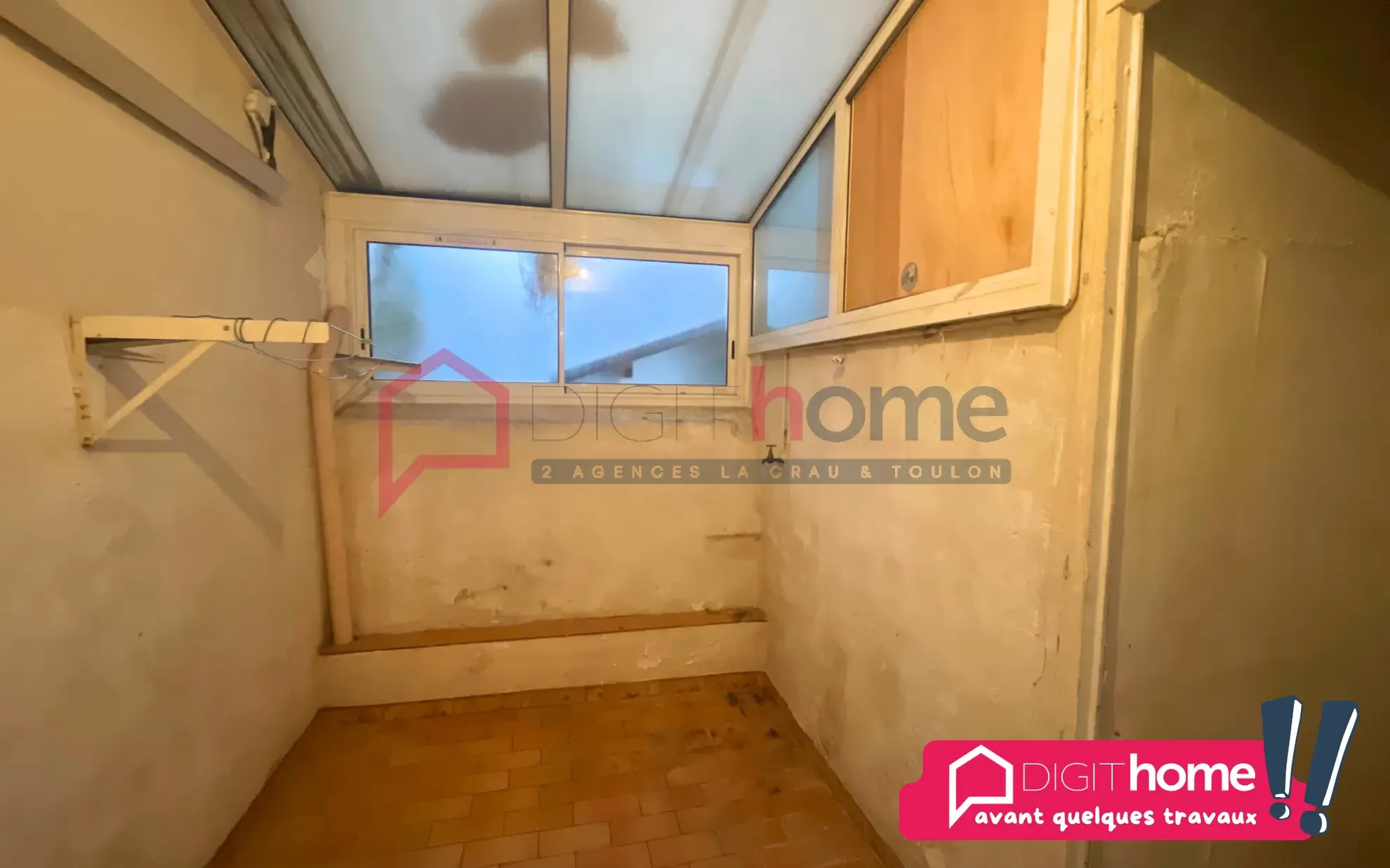 Appartement T2 à rénover à Toulon avec véranda - 80 000 € 