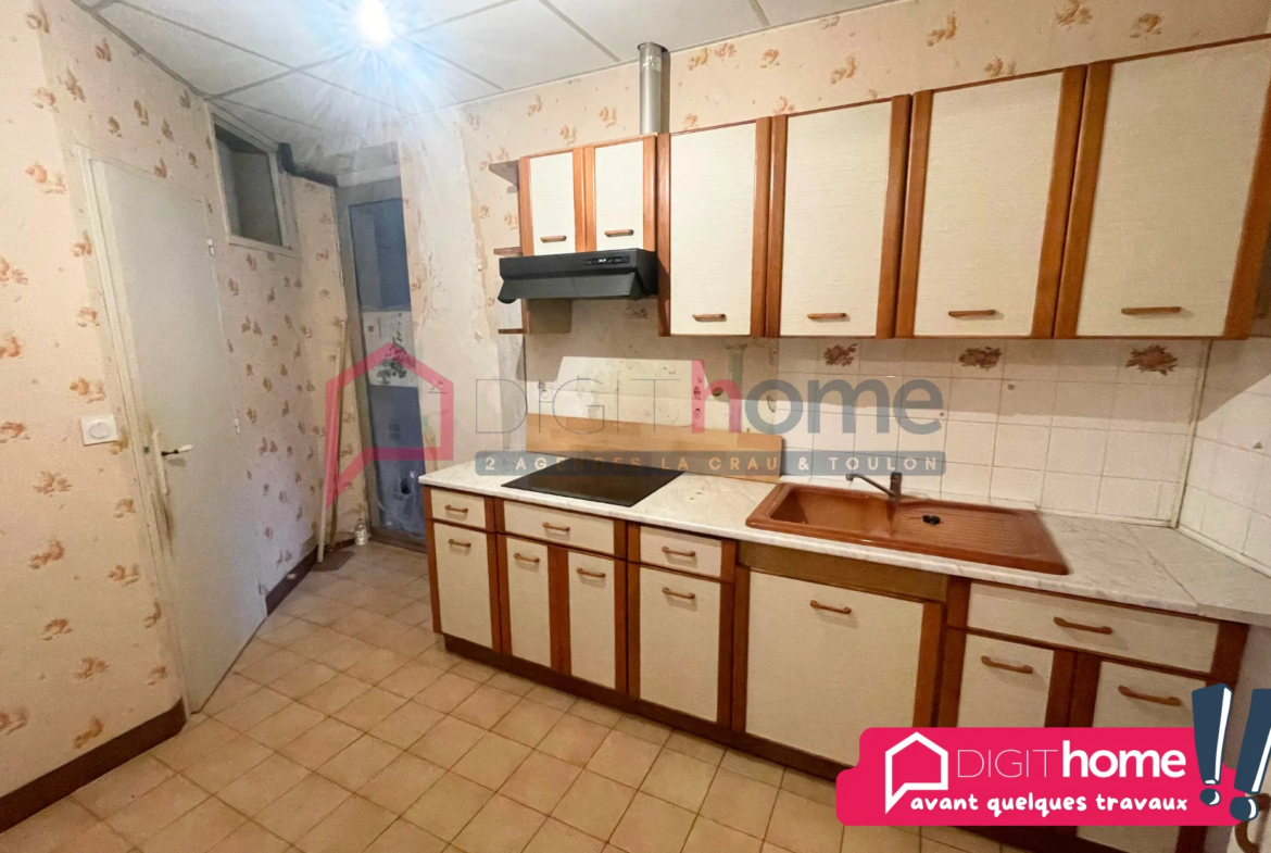 Appartement T2 à rénover à Toulon avec véranda - 80 000 € 