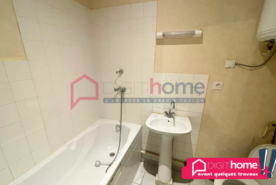 Appartement T2 à rénover à Toulon avec véranda - 80 000 € 