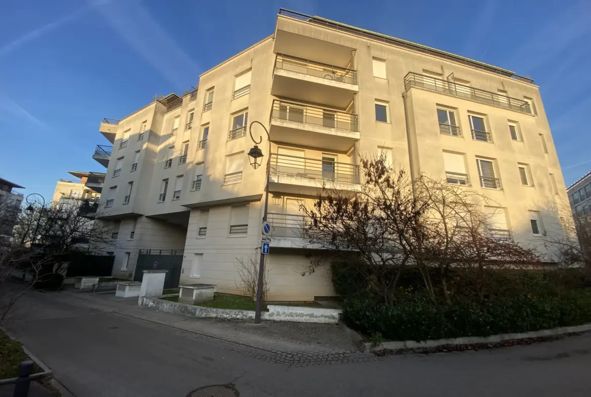 Appartement lumineux 3 pièces à vendre à Antony 