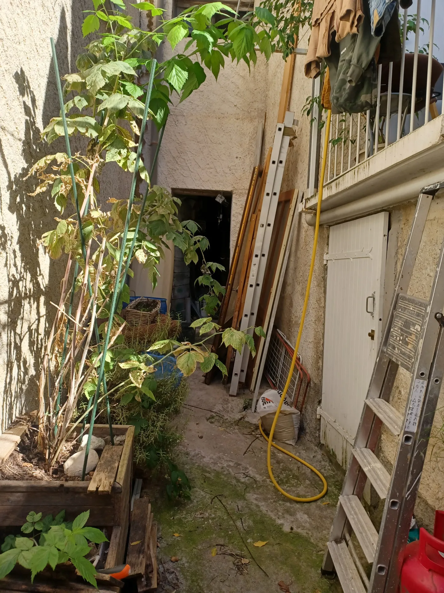 Maison de village sur 3 niveaux àLes Mées avec terrasse et potentiel d'agrandissement 