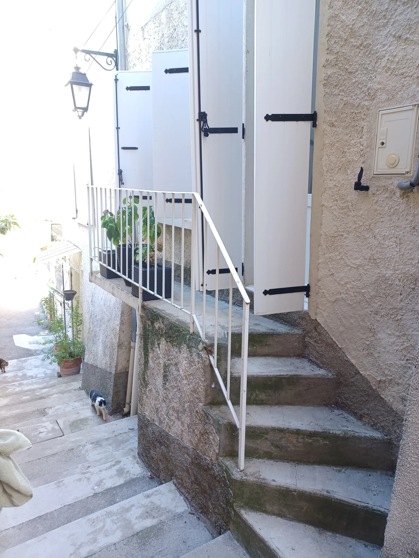 Maison de village sur 3 niveaux àLes Mées avec terrasse et potentiel d'agrandissement 
