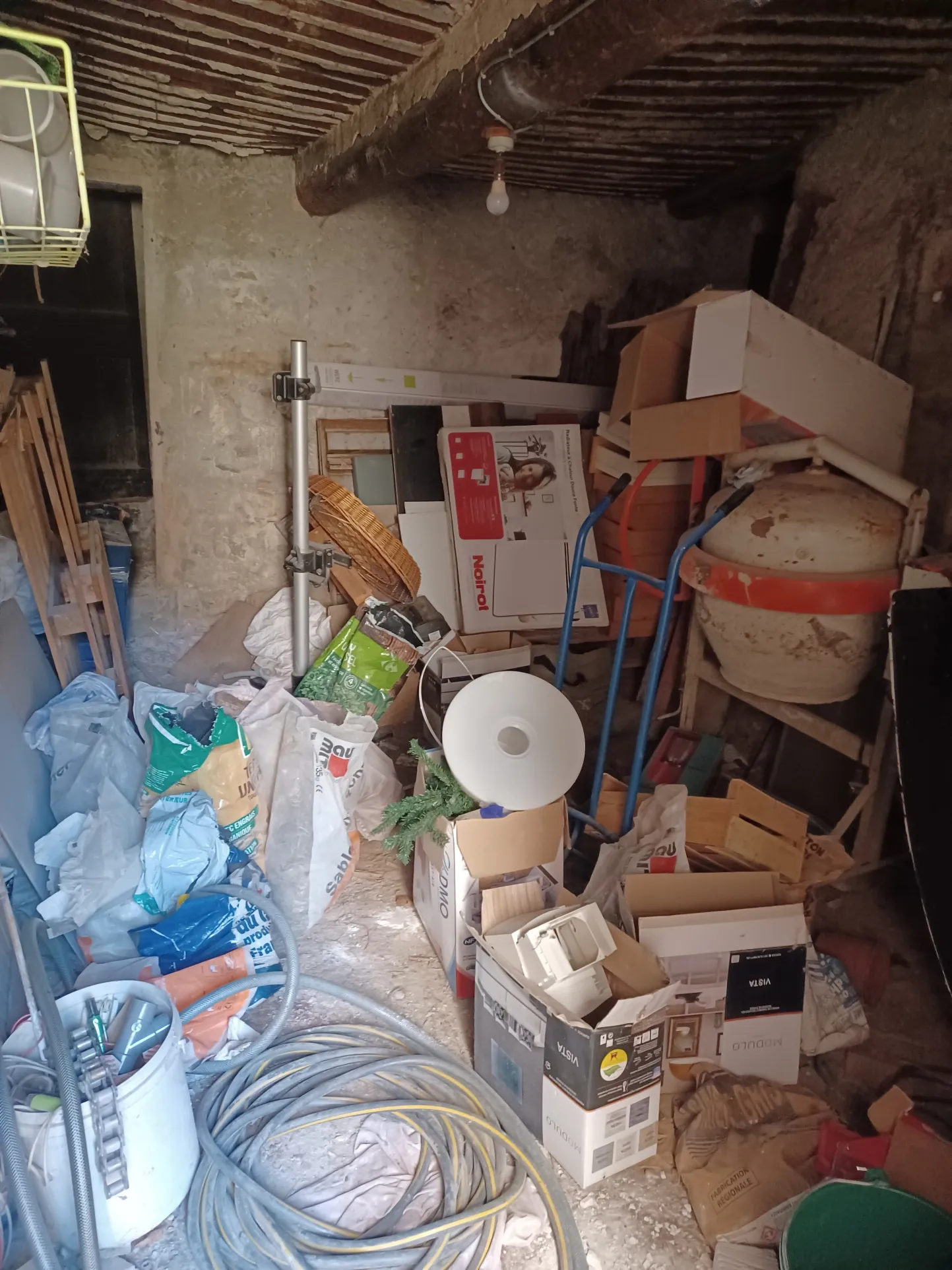Maison de village sur 3 niveaux àLes Mées avec terrasse et potentiel d'agrandissement 