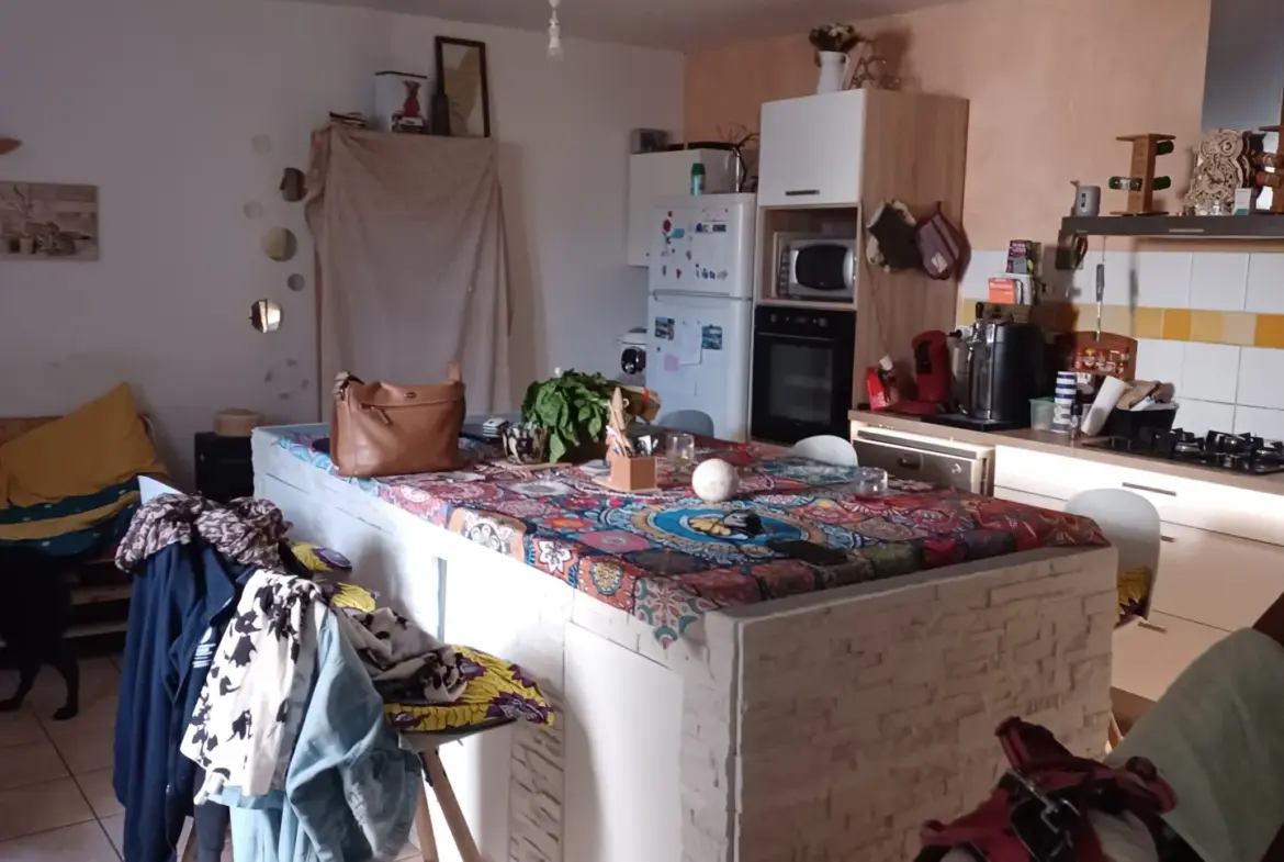 Maison de village sur 3 niveaux àLes Mées avec terrasse et potentiel d'agrandissement 