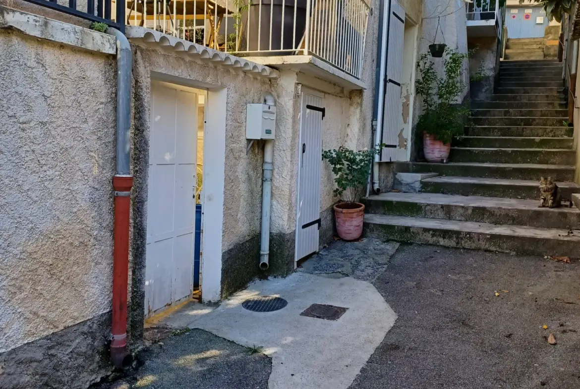 Maison de village sur 3 niveaux àLes Mées avec terrasse et potentiel d'agrandissement 
