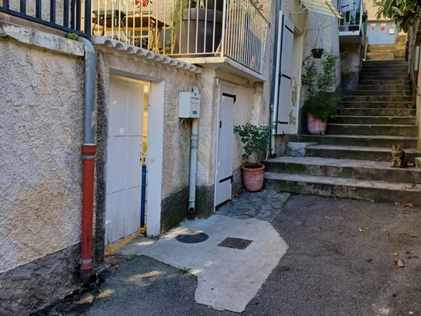 Maison de village sur 3 niveaux àLes Mées avec terrasse et potentiel d'agrandissement