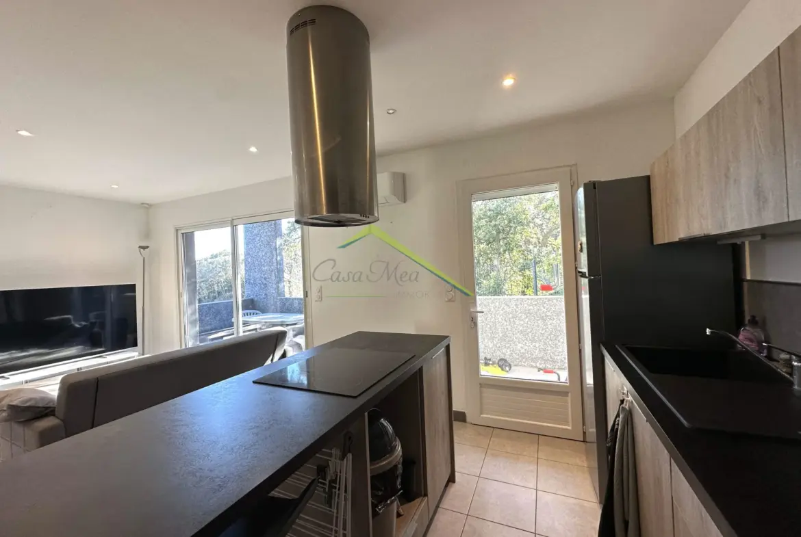 Appartement T2 avec terrasse et parking à Bastia 