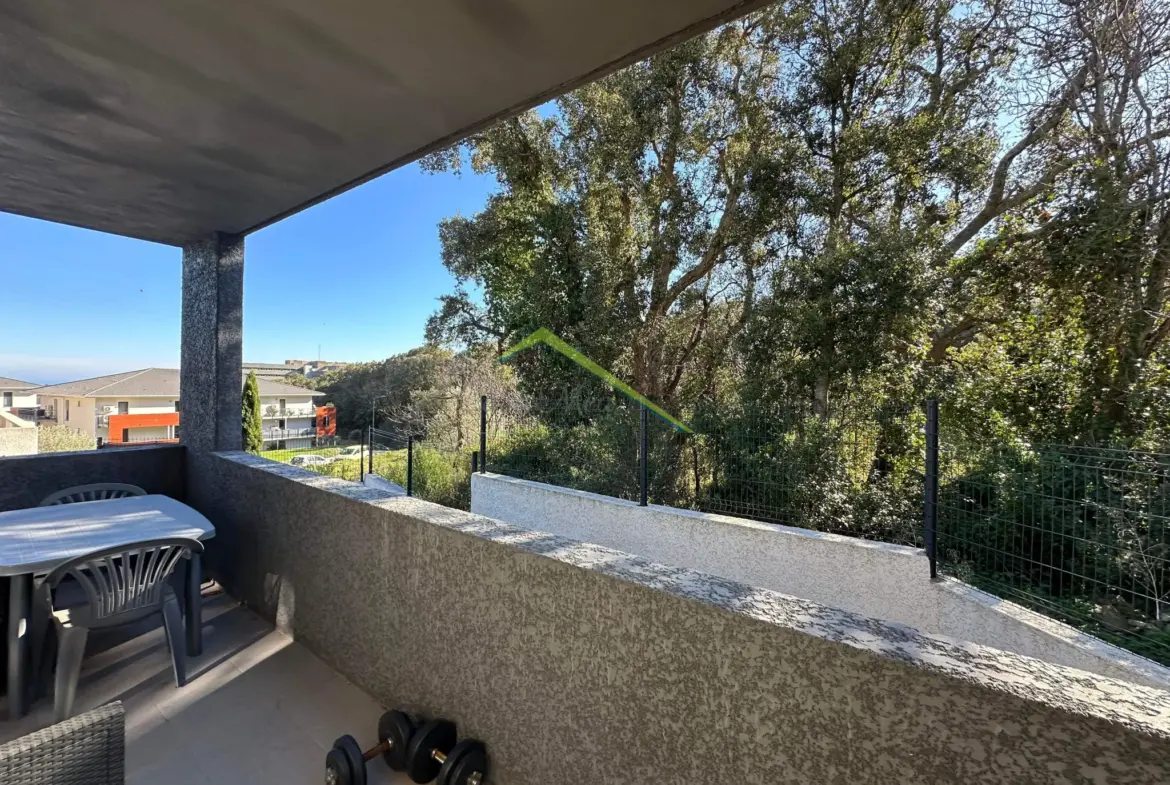 Appartement T2 avec terrasse et parking à Bastia 