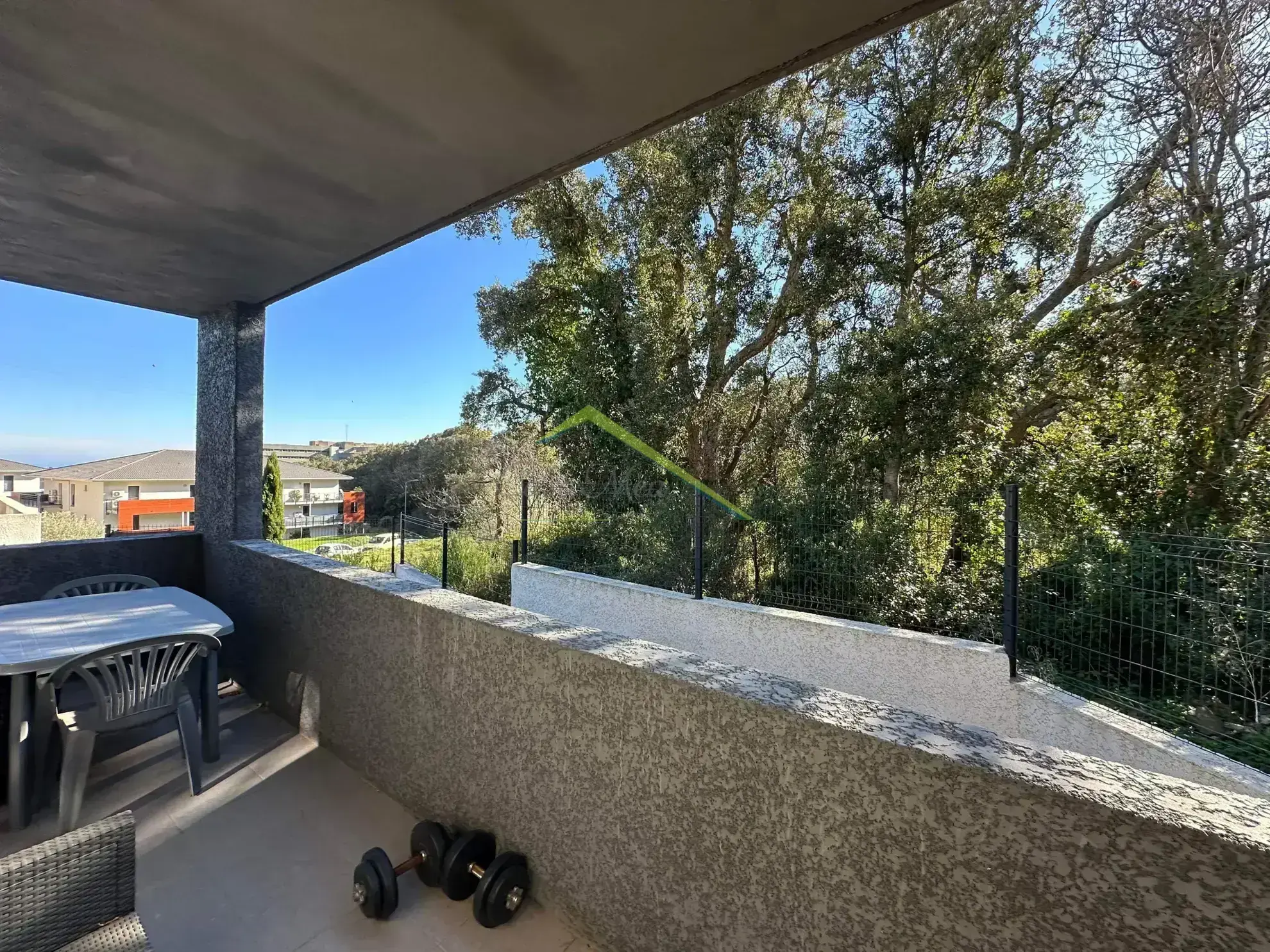 Appartement T2 avec terrasse et parking à Bastia 