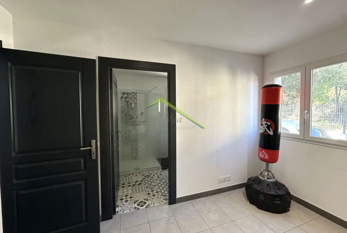 Appartement T2 avec terrasse et parking à Bastia 