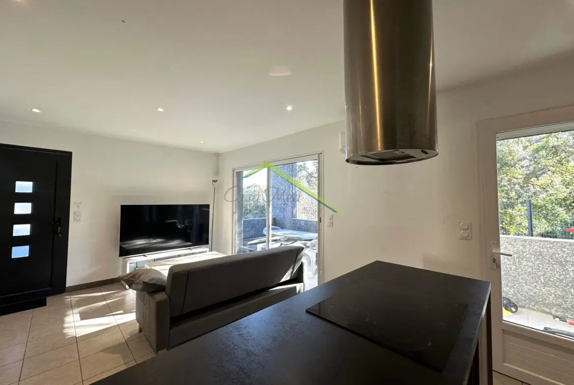 Appartement T2 avec terrasse et parking à Bastia 