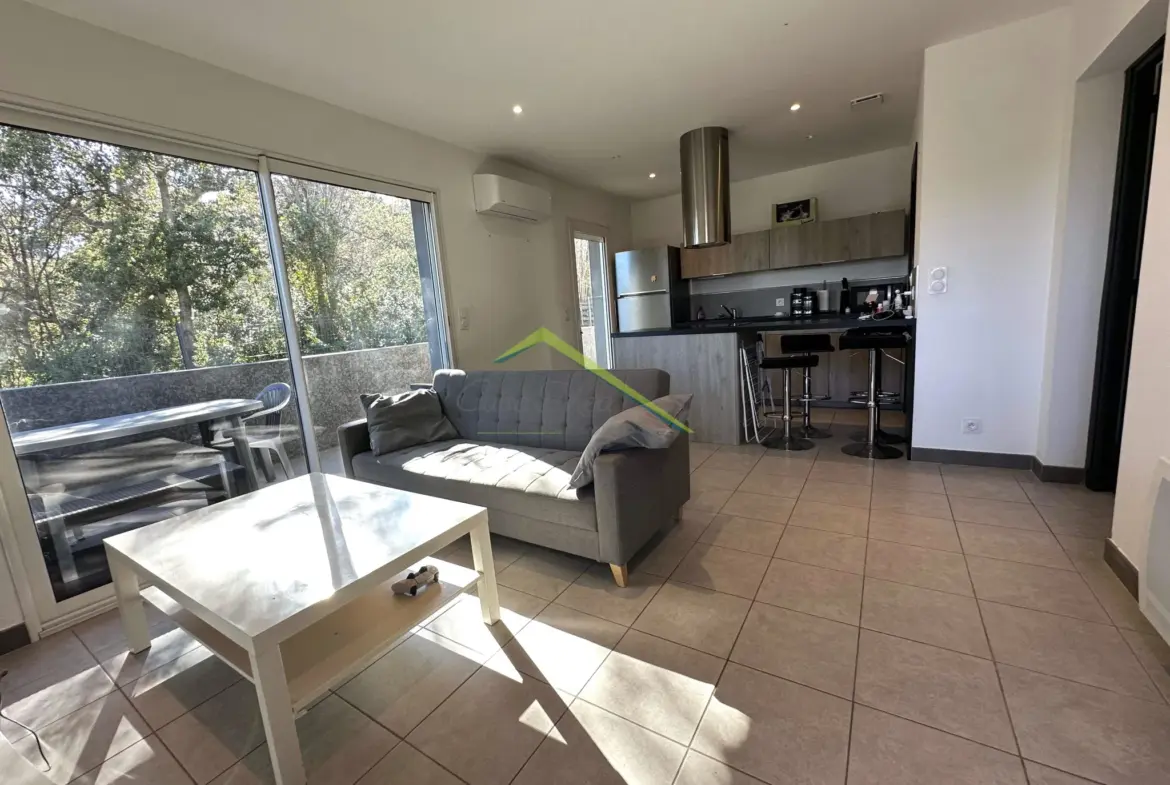 Appartement T2 avec terrasse et parking à Bastia 