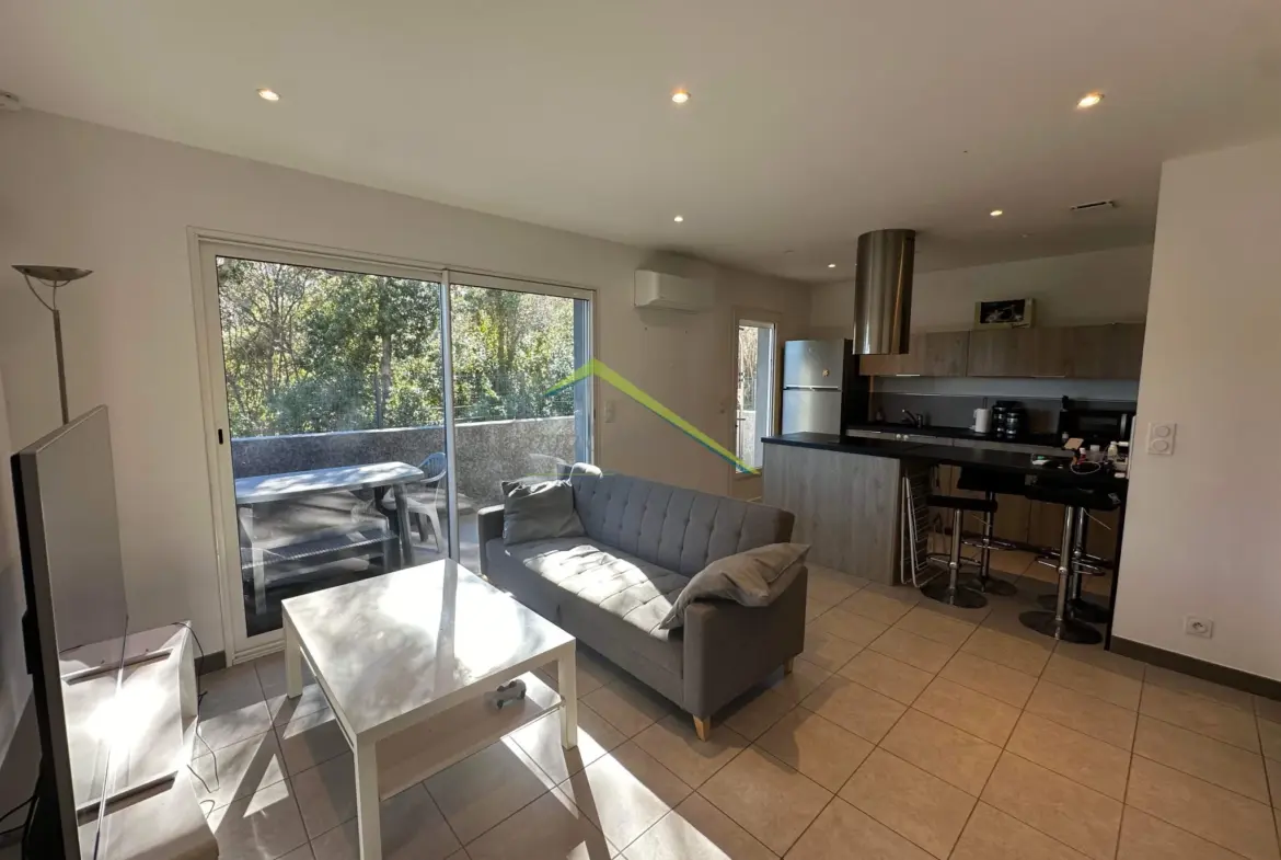 Appartement T2 avec terrasse et parking à Bastia 