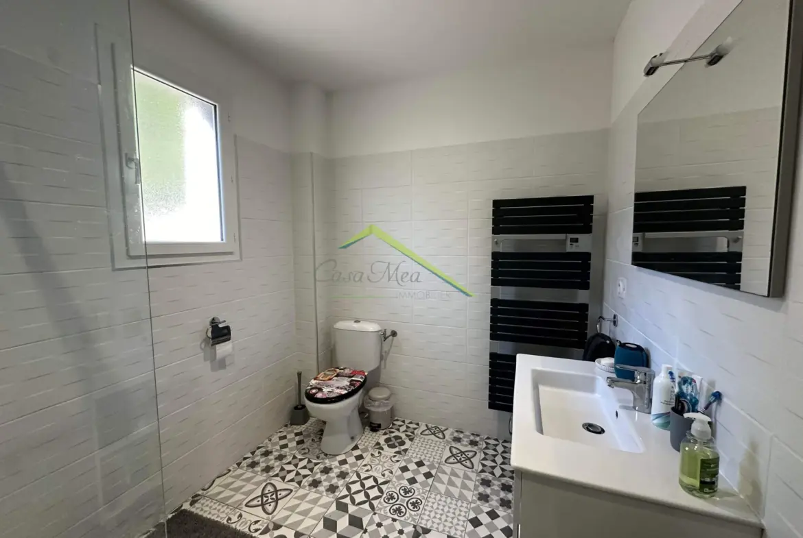 Appartement T2 avec terrasse et parking à Bastia 