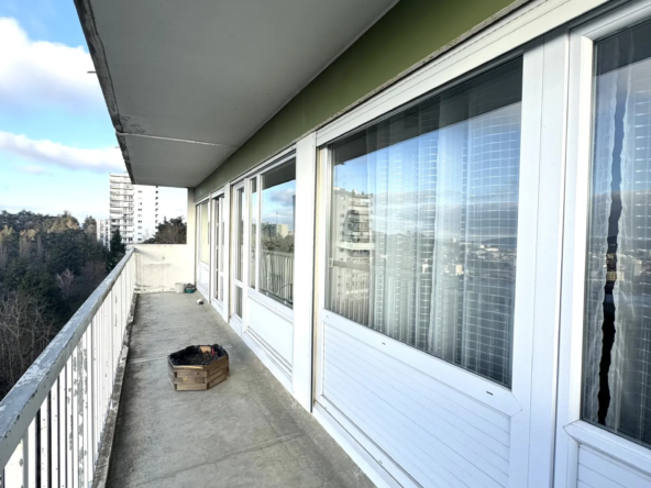 Appartement F5 avec Balcon et Vue Imprenable à Saint-Étienne 