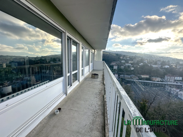 Appartement F5 avec Balcon et Vue Imprenable à Saint-Étienne 