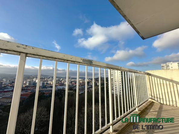 Appartement F5 avec Balcon et Vue Imprenable à Saint-Étienne 