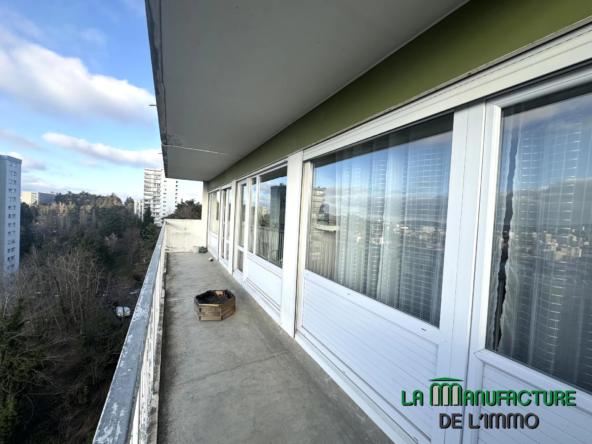 Appartement F5 avec Balcon et Vue Imprenable à Saint-Étienne 