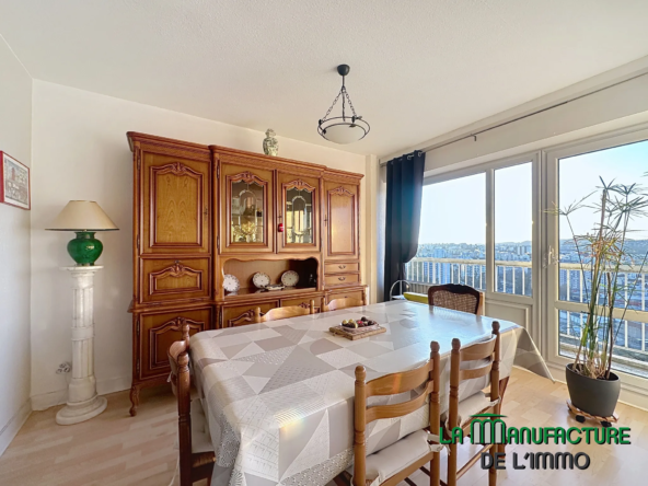 Appartement F5 avec Balcon et Vue Imprenable à Saint-Étienne 