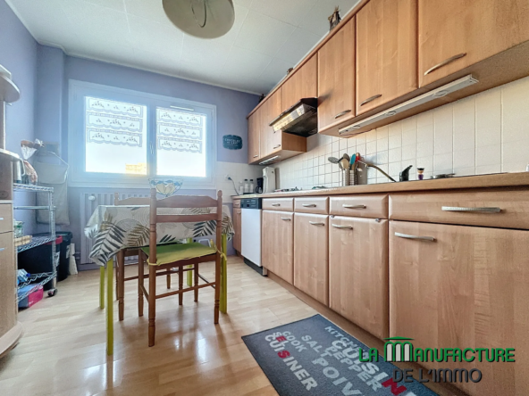 Appartement F5 avec Balcon et Vue Imprenable à Saint-Étienne 