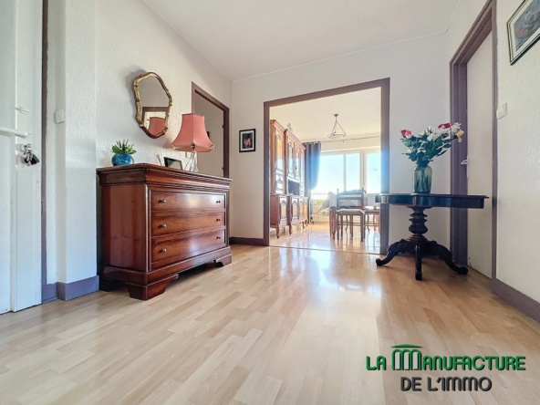Appartement F5 avec Balcon et Vue Imprenable à Saint-Étienne 