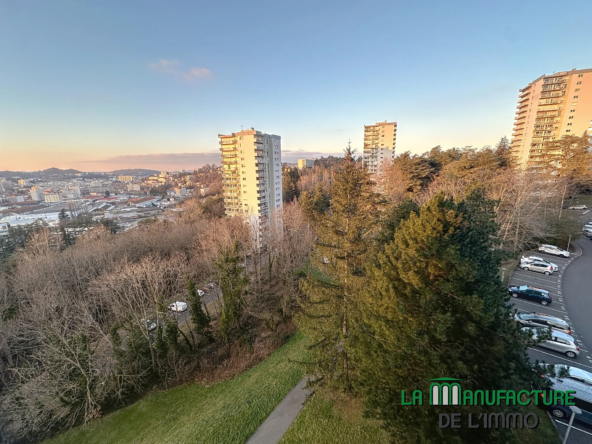 Appartement F5 avec Balcon et Vue Imprenable à Saint-Étienne 