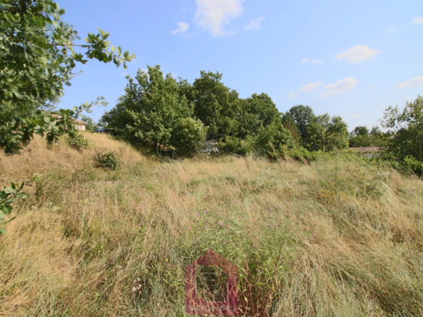 Vente d'un terrain constructible à Puy l'Évêque de 675 m² 