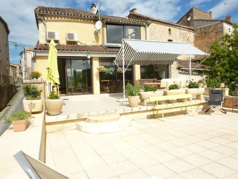 Belle maison à vendre à Lacapelle Biron, 4 chambres et jardin 