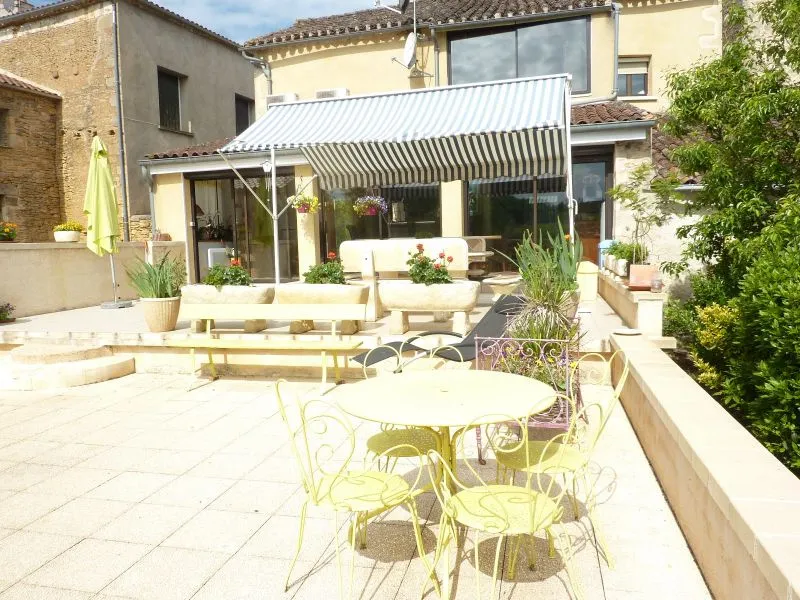 Belle maison à vendre à Lacapelle Biron, 4 chambres et jardin 