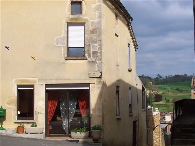 Belle maison à vendre à Lacapelle Biron, 4 chambres et jardin 