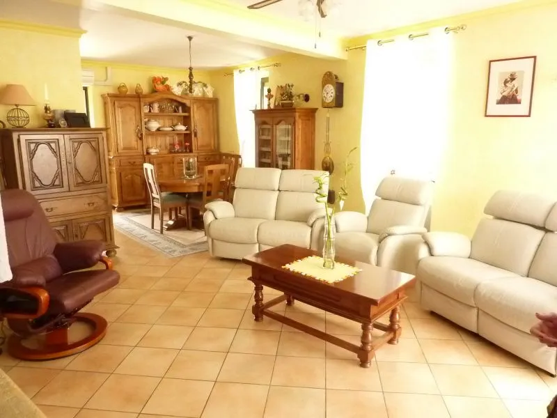 Belle maison à vendre à Lacapelle Biron, 4 chambres et jardin 