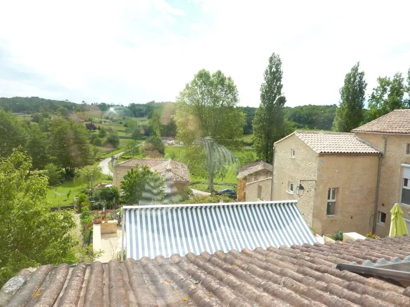 Belle maison à vendre à Lacapelle Biron, 4 chambres et jardin 