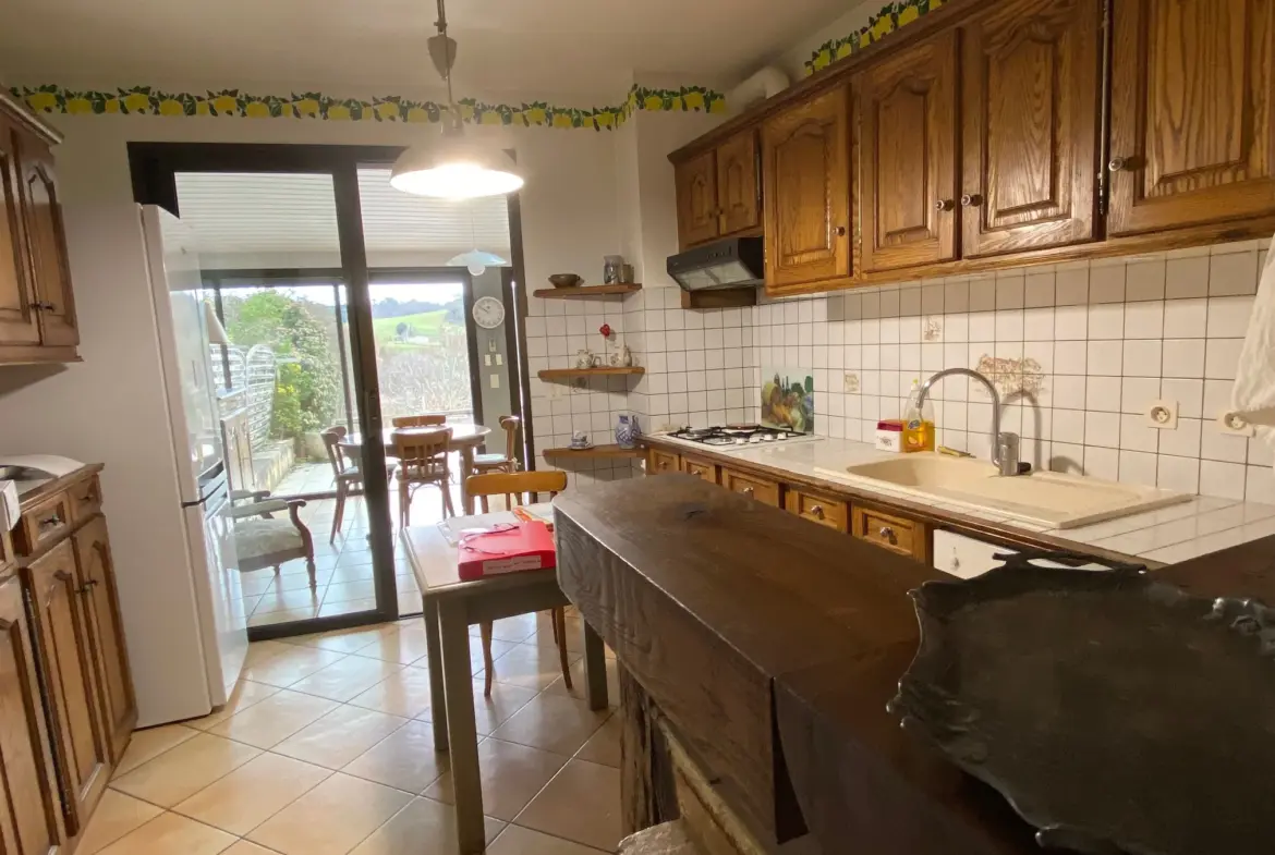 Belle maison à vendre à Lacapelle Biron, 4 chambres et jardin 