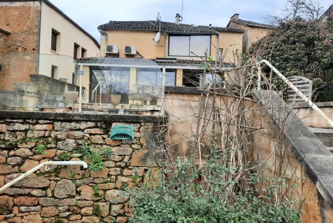 Belle maison à vendre à Lacapelle Biron, 4 chambres et jardin 