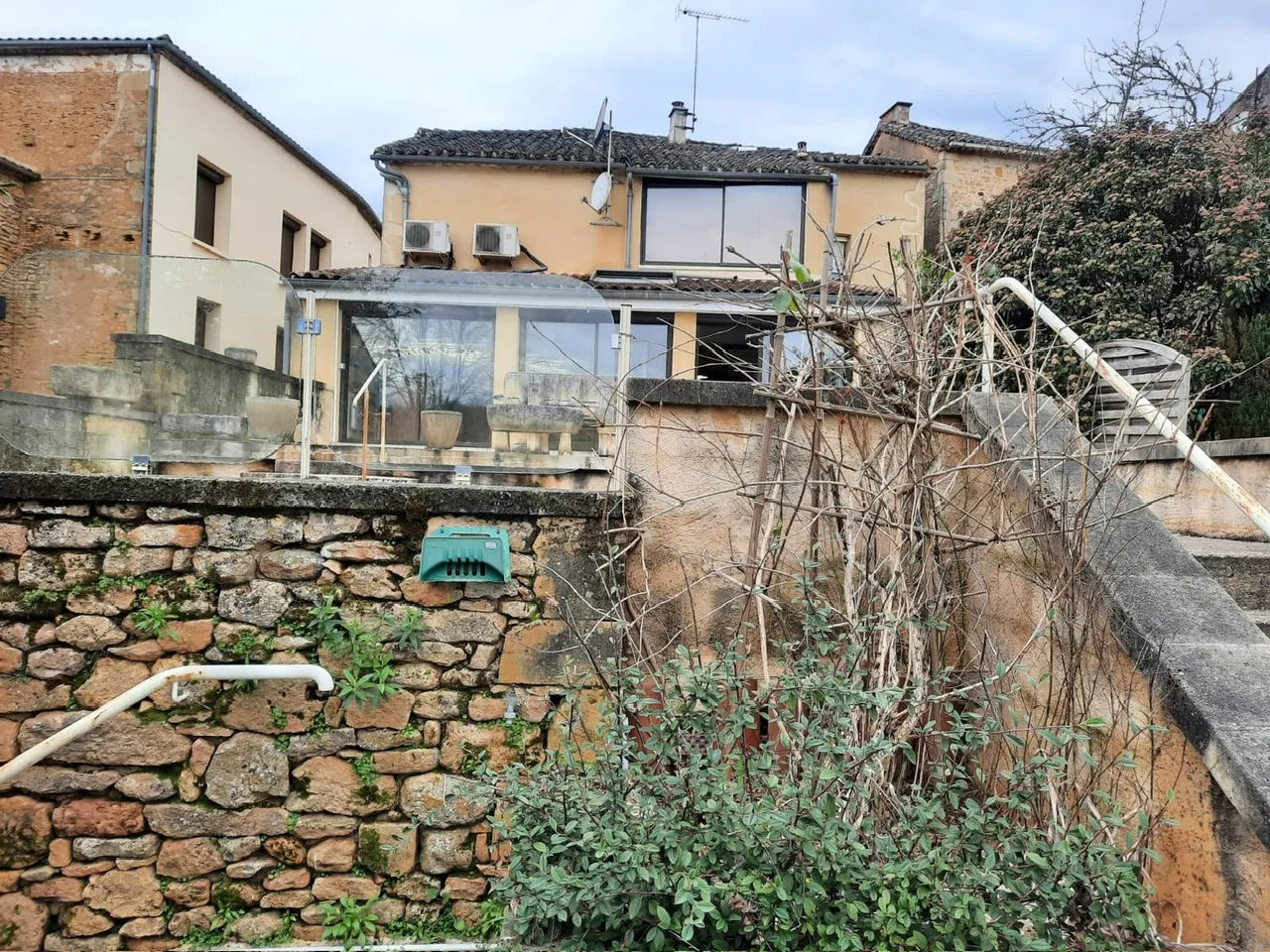 Belle maison à vendre à Lacapelle Biron, 4 chambres et jardin 