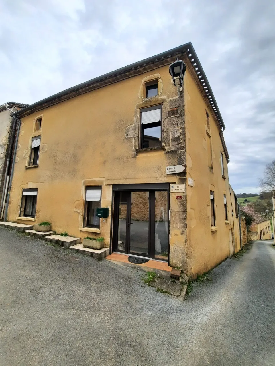 Belle maison à vendre à Lacapelle Biron, 4 chambres et jardin 