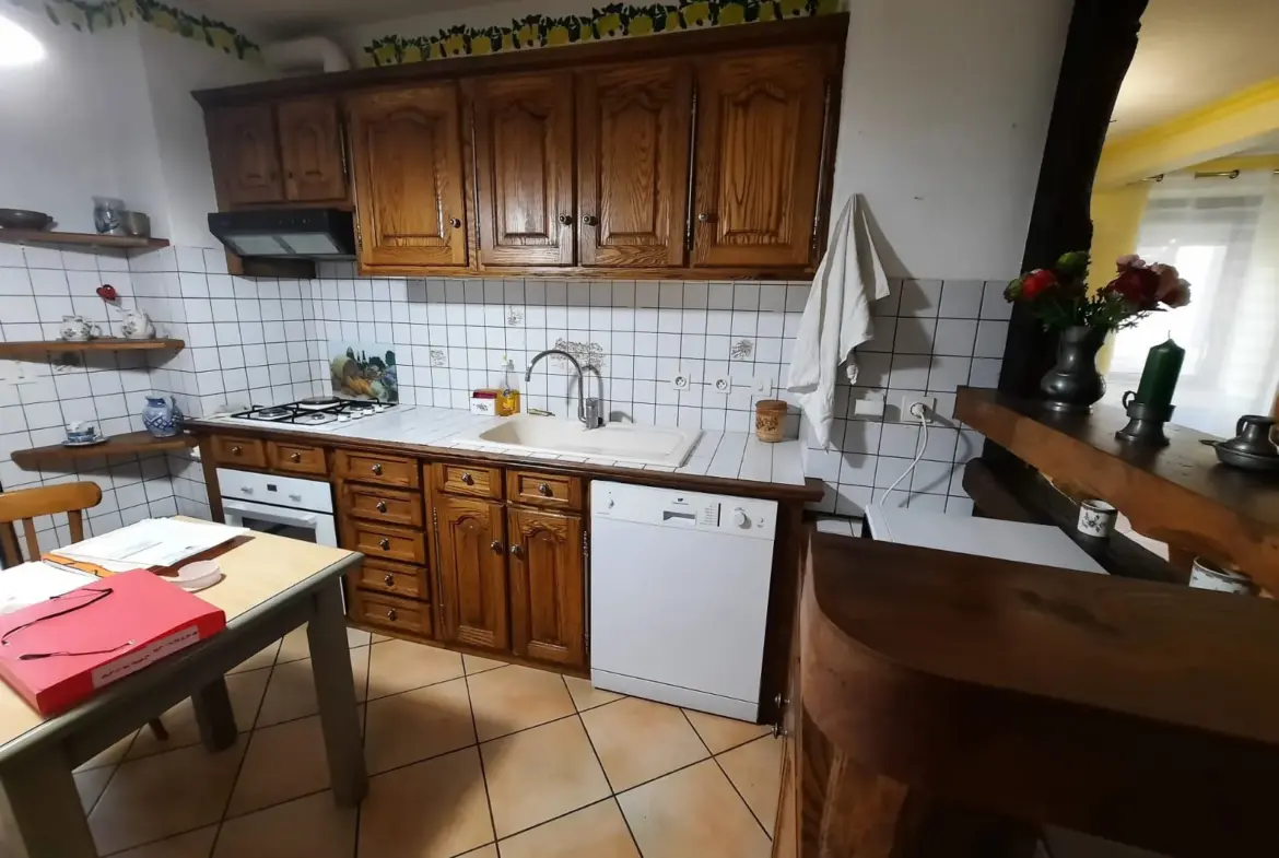 Belle maison à vendre à Lacapelle Biron, 4 chambres et jardin 
