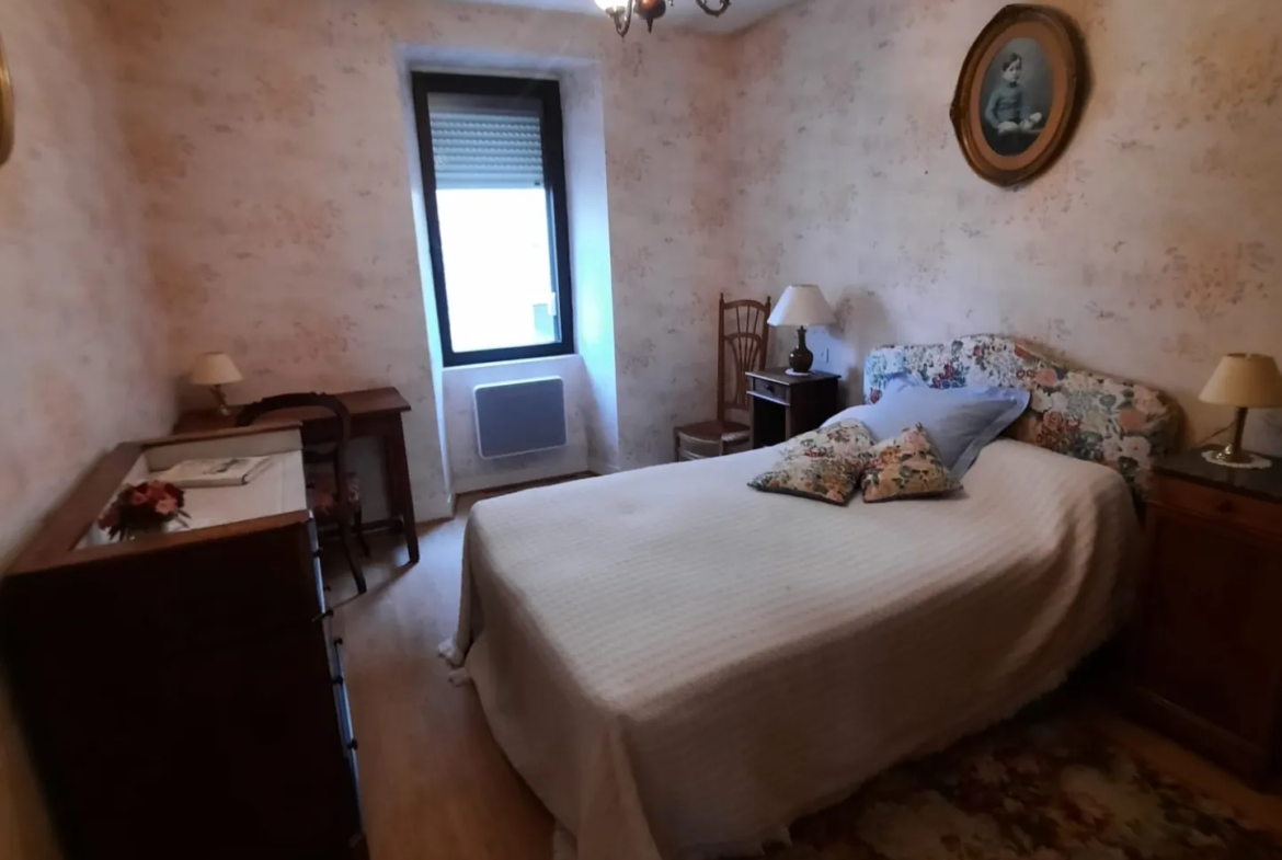 Belle maison à vendre à Lacapelle Biron, 4 chambres et jardin 