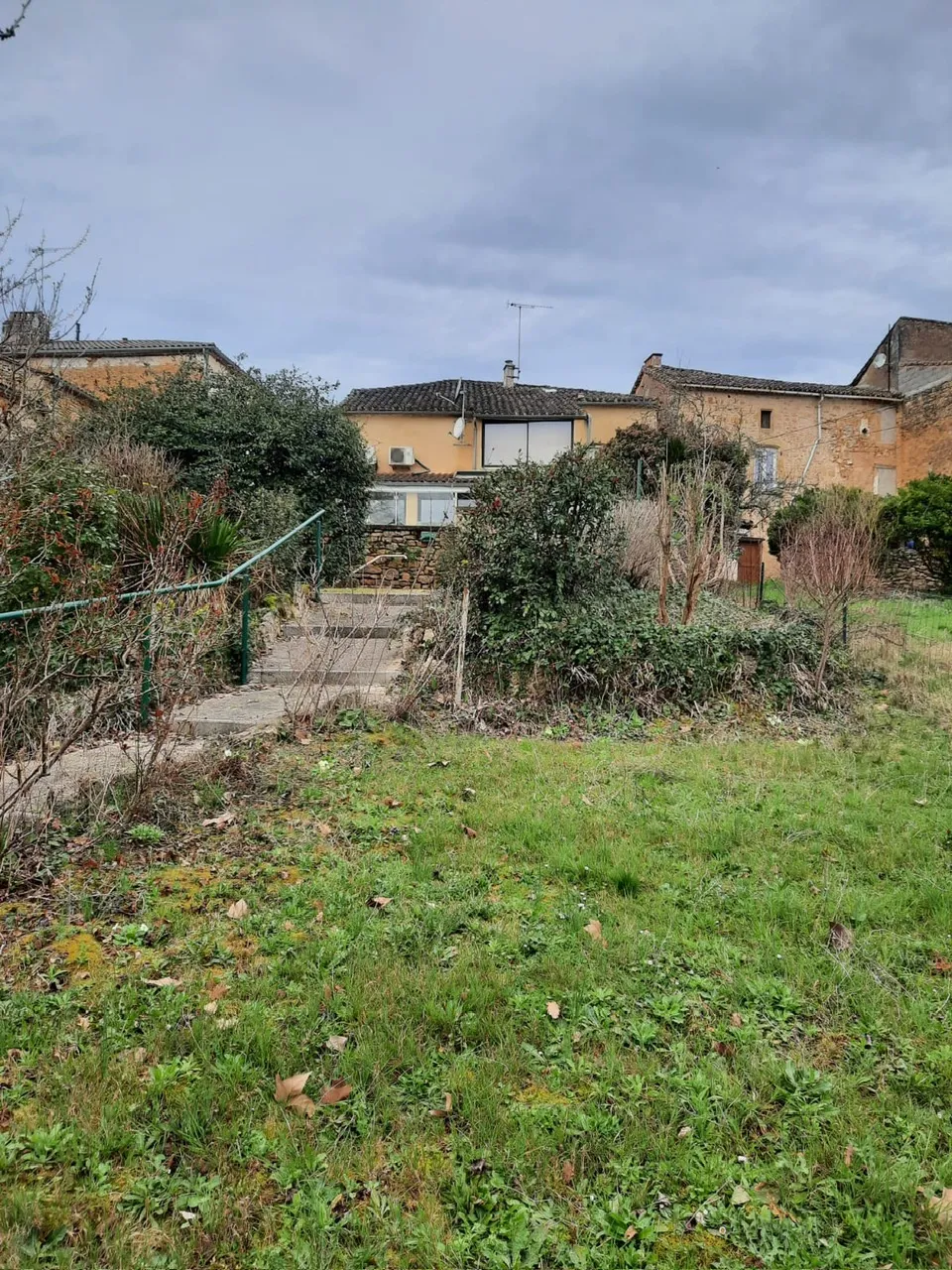 Belle maison à vendre à Lacapelle Biron, 4 chambres et jardin 