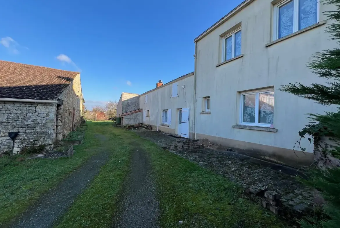 Agréable Maison avec Jardin à Sainte Gemme la Plaine 