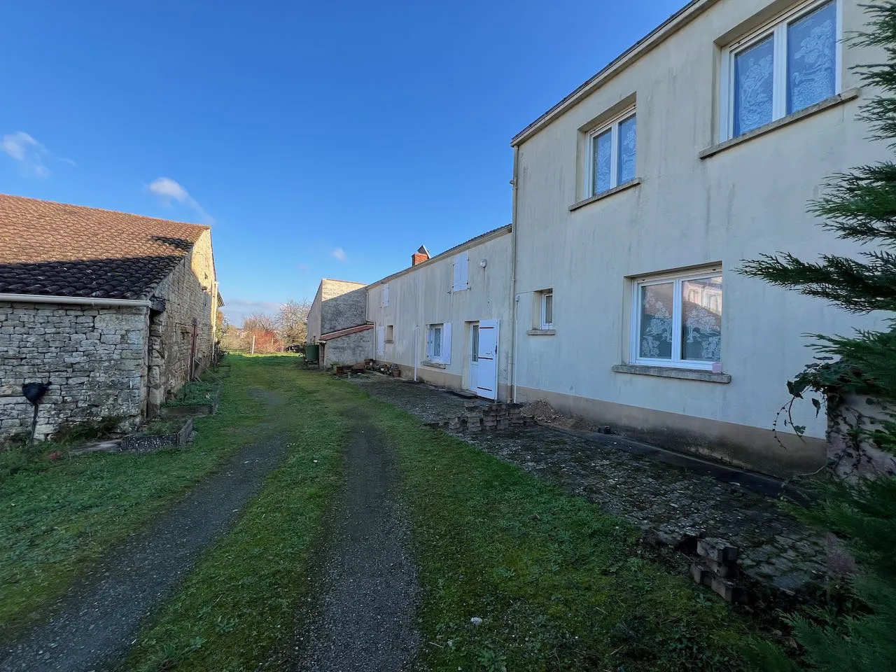 Agréable Maison avec Jardin à Sainte Gemme la Plaine 
