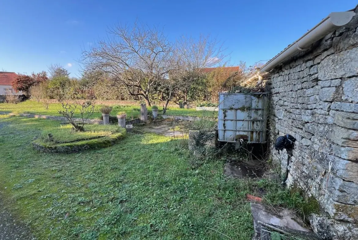 Agréable Maison avec Jardin à Sainte Gemme la Plaine 