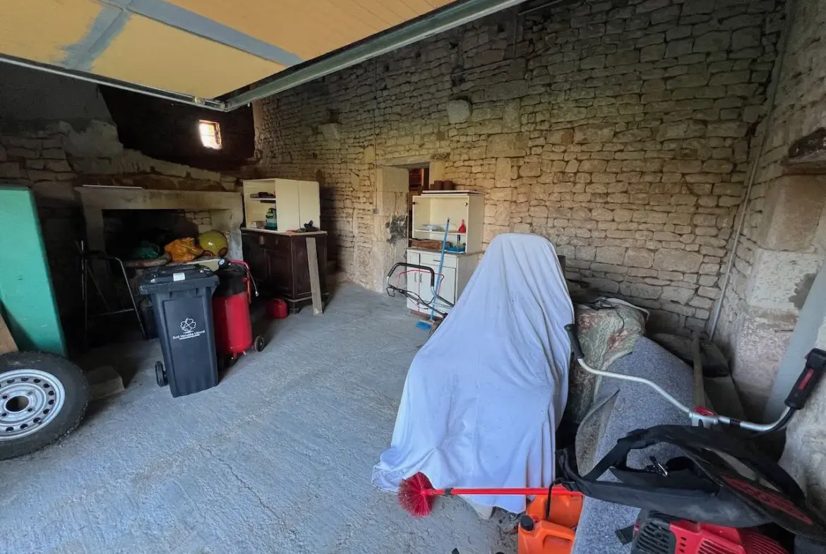 Agréable Maison avec Jardin à Sainte Gemme la Plaine 